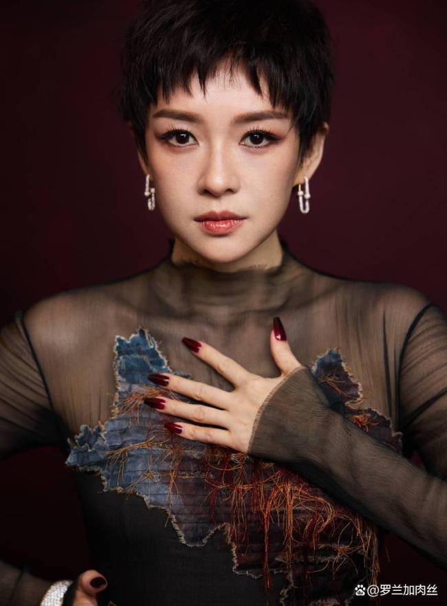 章子怡短发杀疯上影节！冷艳造型惊艳全场 高级感十足