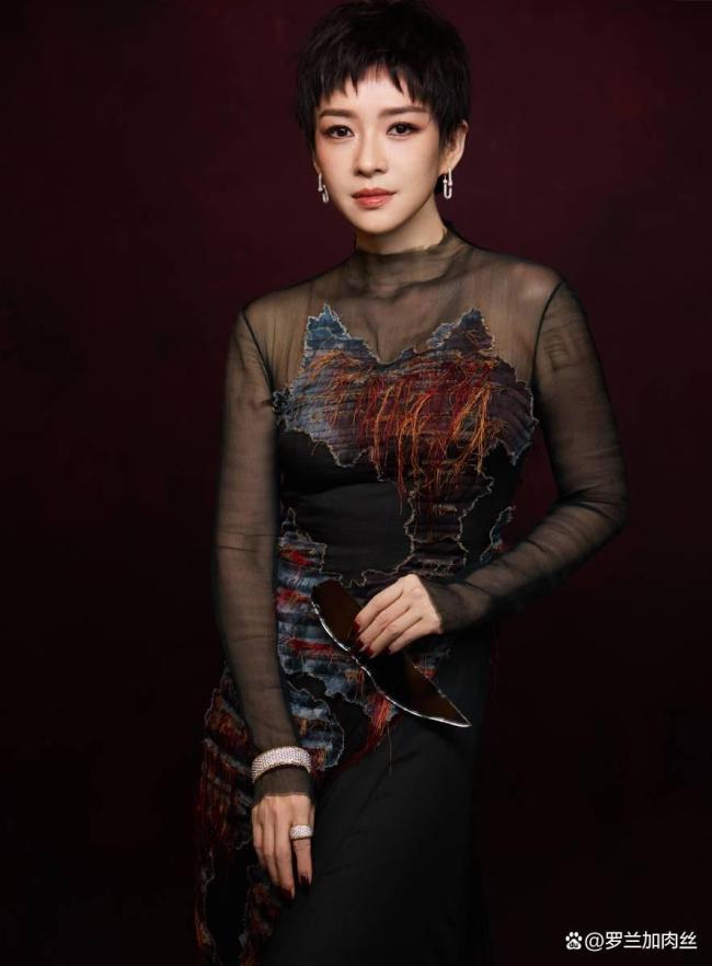 章子怡短发杀疯上影节!冷艳造型惊艳全场 高级感十足